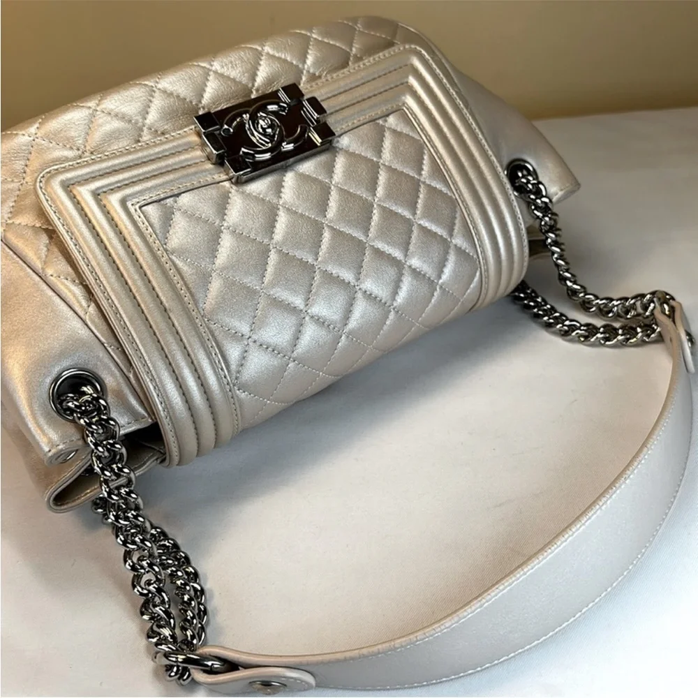 COA CHANEL Metallic Boy Bag - Picture 9 of 13